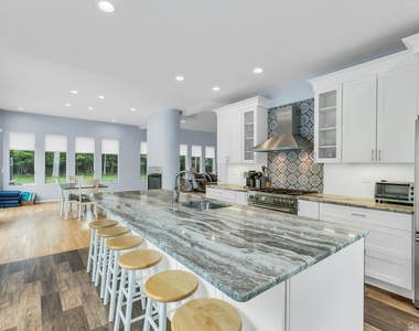 35 Bay Avenue W - Photo Thumbnail 11