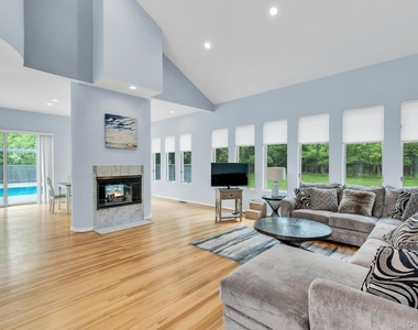 35 Bay Avenue W - Photo Thumbnail 7