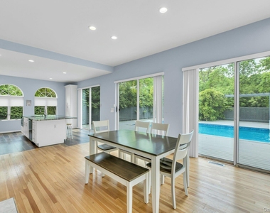 35 Bay Avenue W - Photo Thumbnail 8