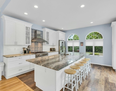35 Bay Avenue W - Photo Thumbnail 10