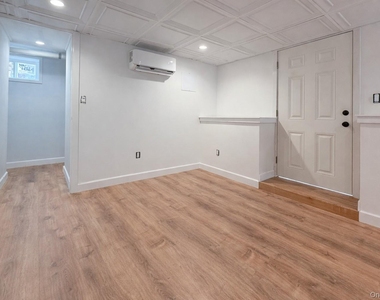 1009 Hudson Avenue - Photo Thumbnail 15