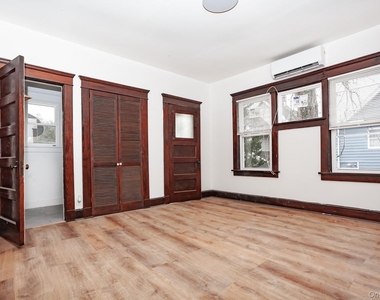 1009 Hudson Avenue - Photo Thumbnail 10