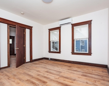 1009 Hudson Avenue - Photo Thumbnail 8