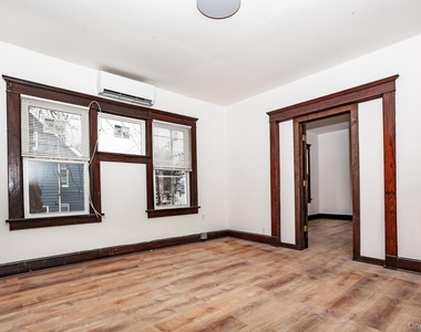 1009 Hudson Avenue - Photo Thumbnail 9