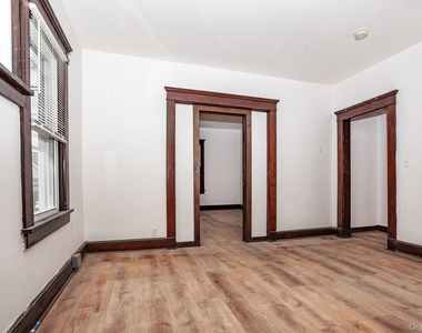 1009 Hudson Avenue - Photo Thumbnail 13