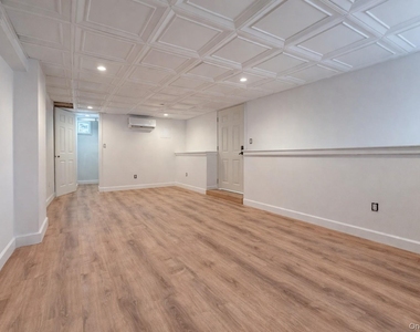 1009 Hudson Avenue - Photo Thumbnail 16