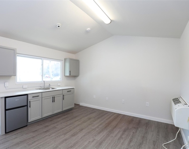 669 Broadway 9w - Photo Thumbnail 2