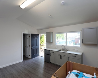 669 Broadway 9w - Photo Thumbnail 3