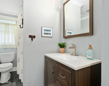 1 Laurie Lane - Photo Thumbnail 8
