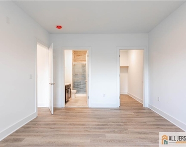 1025 Raritan Road - Photo Thumbnail 15