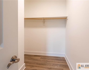 1025 Raritan Road - Photo Thumbnail 11