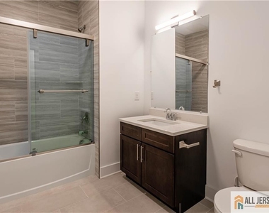 1025 Raritan Road - Photo Thumbnail 8