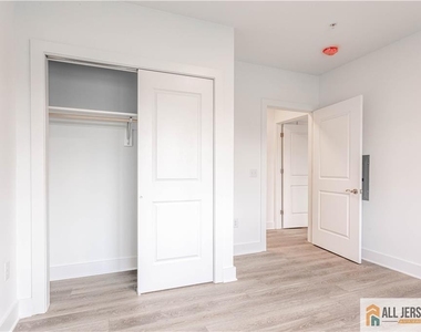 1025 Raritan Road - Photo Thumbnail 7