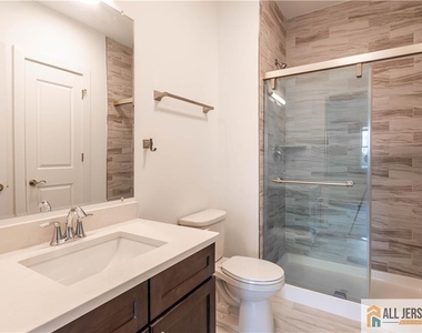 1025 Raritan Road - Photo Thumbnail 17
