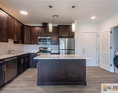 1025 Raritan Road - Photo Thumbnail 10