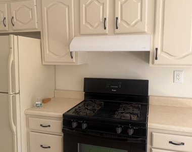 13 Oak Wood Drive - Photo Thumbnail 8
