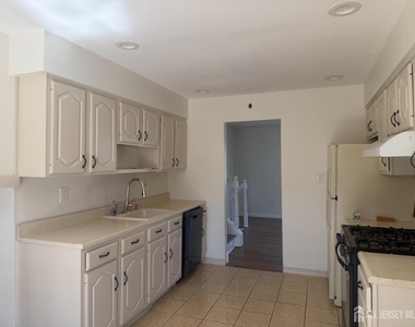 13 Oak Wood Drive - Photo Thumbnail 7