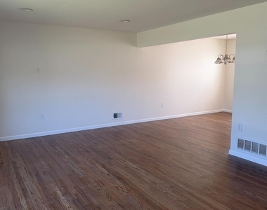 13 Oak Wood Drive - Photo Thumbnail 15