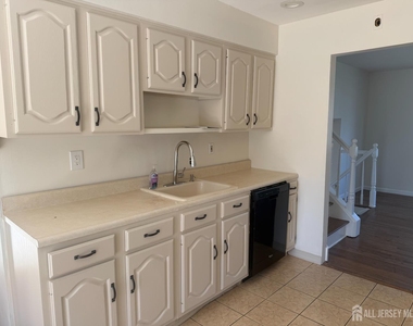 13 Oak Wood Drive - Photo Thumbnail 6