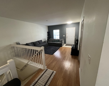 1021 Maiden Lane - Photo Thumbnail 6