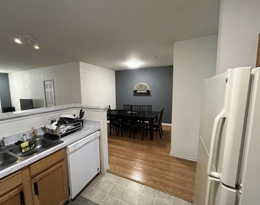 1021 Maiden Lane - Photo Thumbnail 11