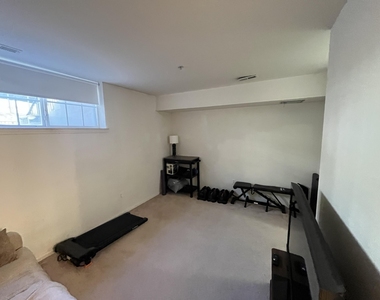 1021 Maiden Lane - Photo Thumbnail 25