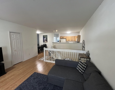 1021 Maiden Lane - Photo Thumbnail 4