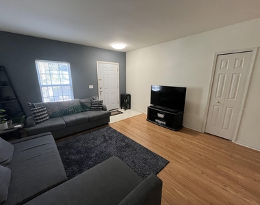 1021 Maiden Lane - Photo Thumbnail 5