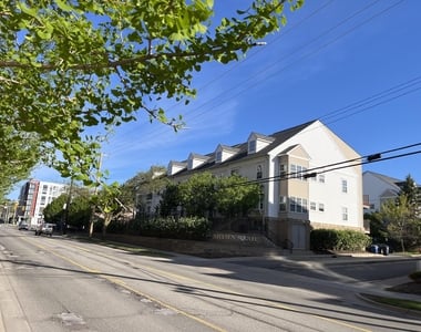 1021 Maiden Lane - Photo Thumbnail 2