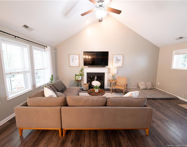 622 Omaha Drive - Photo Thumbnail 7