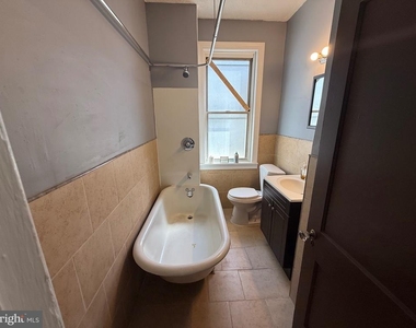 5052 Wayne Avenue - Photo Thumbnail 8