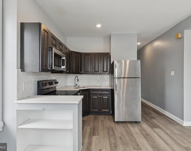 21 E Price Street - Photo Thumbnail 7
