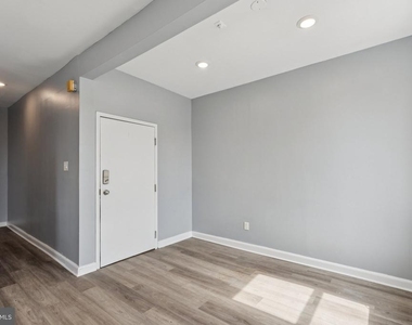 21 E Price Street - Photo Thumbnail 3