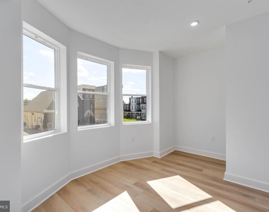 1223 W Lehigh Avenue - Photo Thumbnail 4