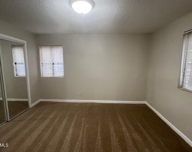 205 E Ransom Street - Photo Thumbnail 4