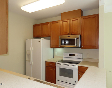 922 Providence Glen Drive - Photo Thumbnail 6