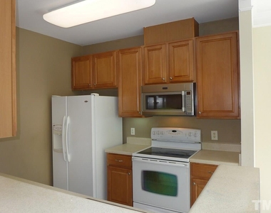 922 Providence Glen Drive - Photo Thumbnail 6