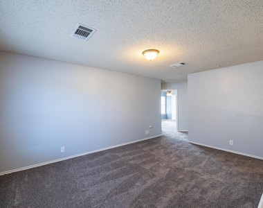 1240 Dexford Dr - Photo Thumbnail 12