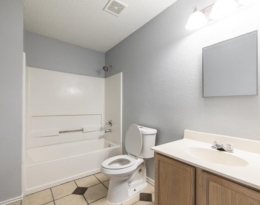 1240 Dexford Dr - Photo Thumbnail 17