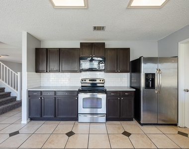 1240 Dexford Dr - Photo Thumbnail 2