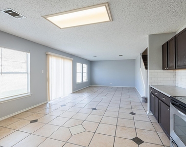 1240 Dexford Dr - Photo Thumbnail 5