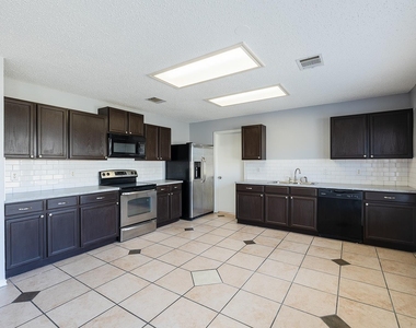 1240 Dexford Dr - Photo Thumbnail 4
