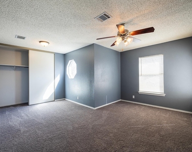 1240 Dexford Dr - Photo Thumbnail 14