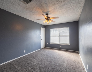 1240 Dexford Dr - Photo Thumbnail 16