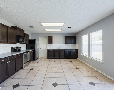 1240 Dexford Dr - Photo Thumbnail 3