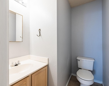 1240 Dexford Dr - Photo Thumbnail 8