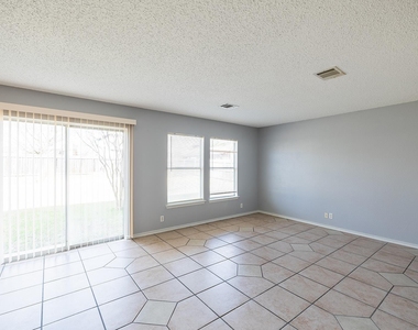 1240 Dexford Dr - Photo Thumbnail 9