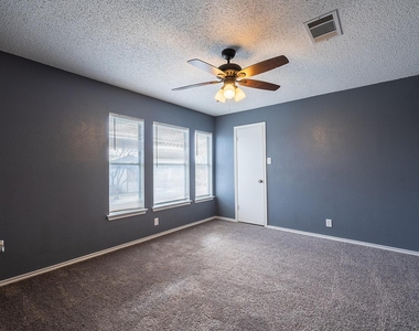 1240 Dexford Dr - Photo Thumbnail 15
