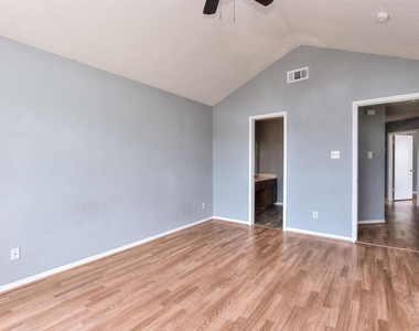 1202 Southwalk St - Photo Thumbnail 17