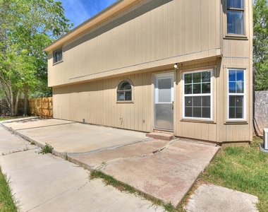 1202 Southwalk St - Photo Thumbnail 28